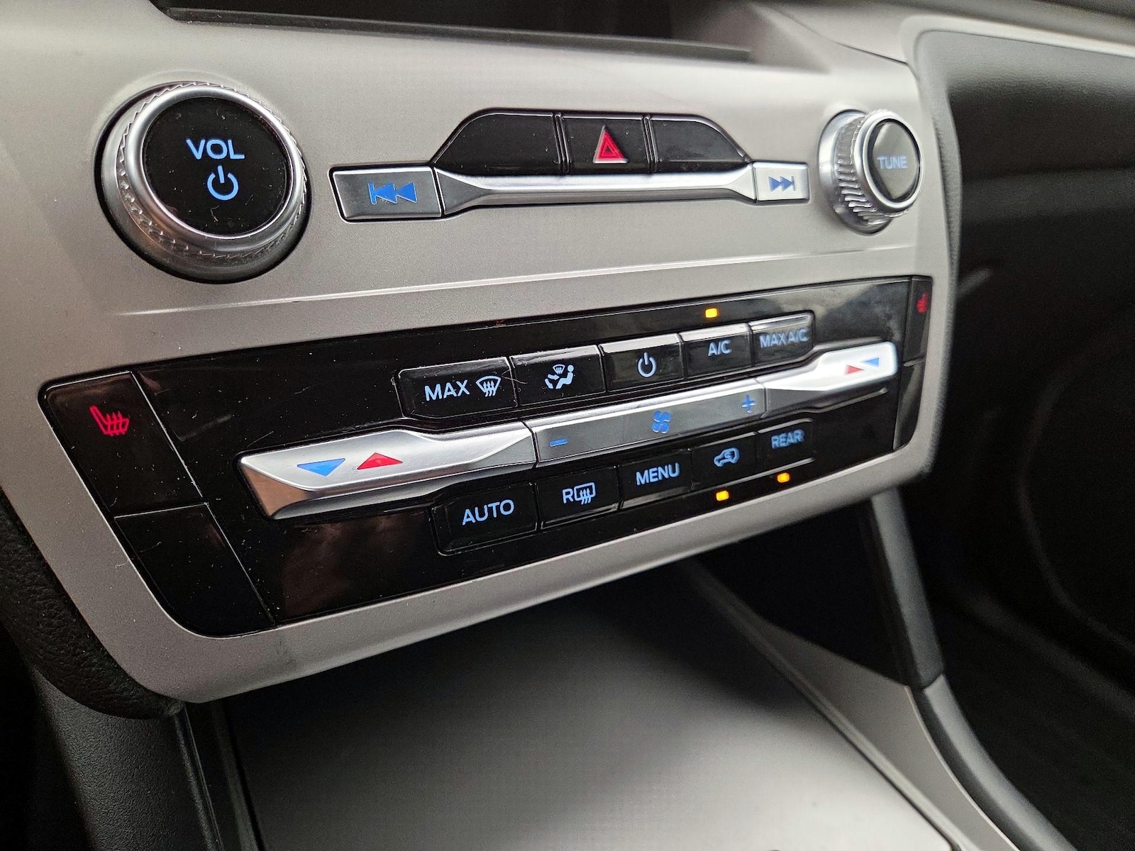 2023 Ford Explorer XLT - Photo 17