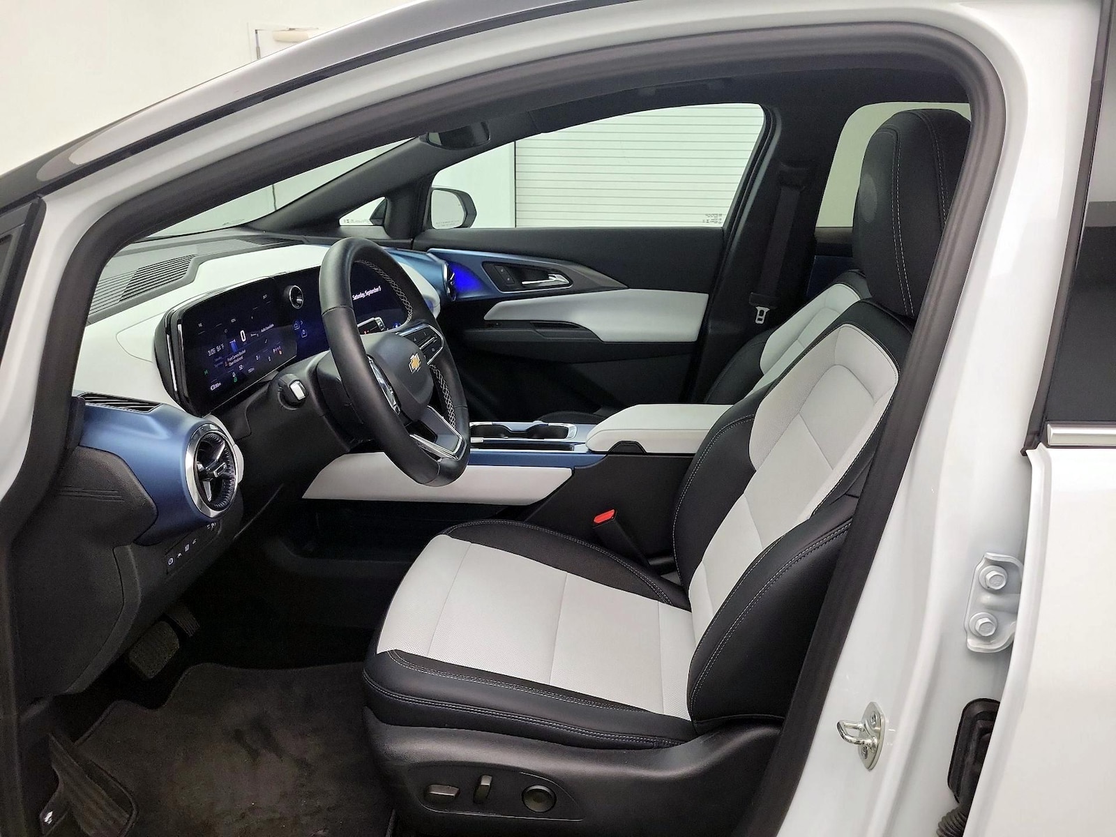2025 Chevrolet Equinox EV 1LT - Photo 12
