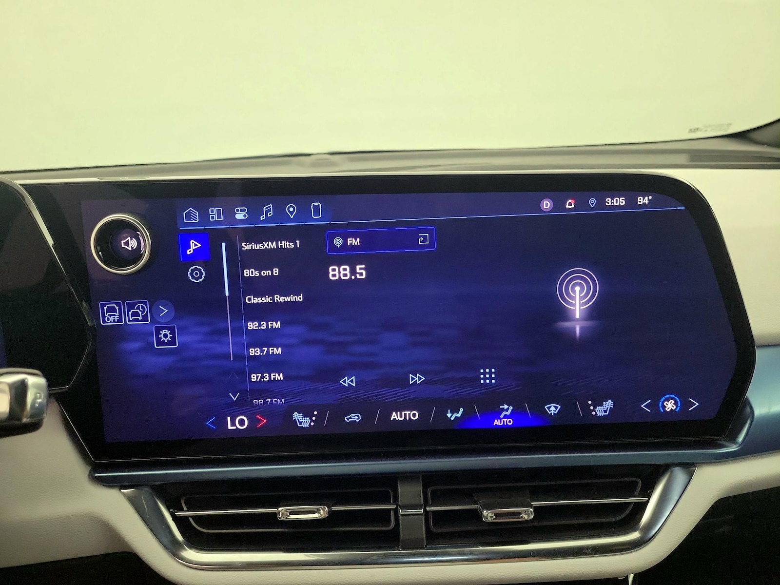 2025 Chevrolet Equinox EV 1LT - Photo 17