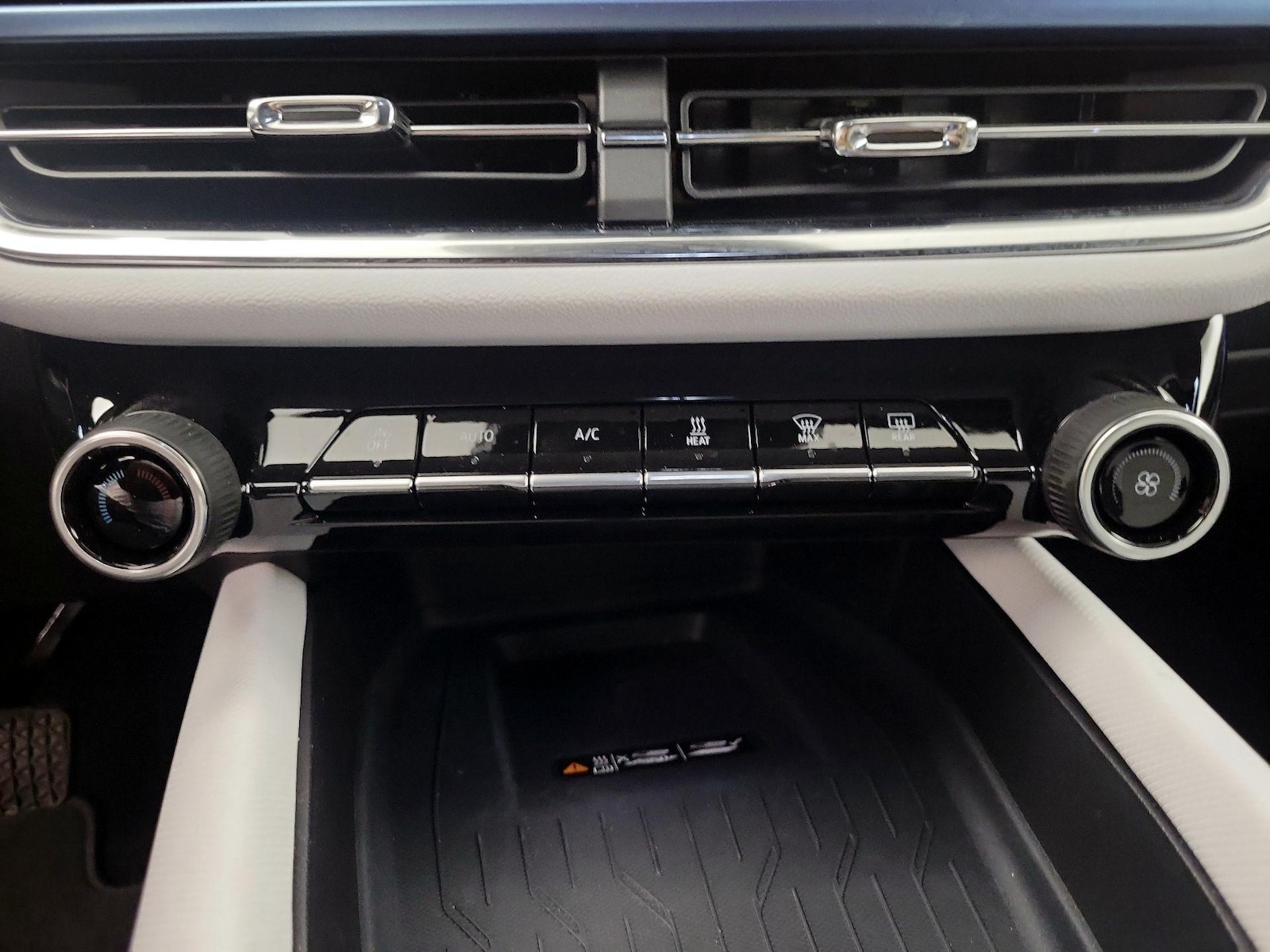 2025 Chevrolet Equinox EV 1LT - Photo 18