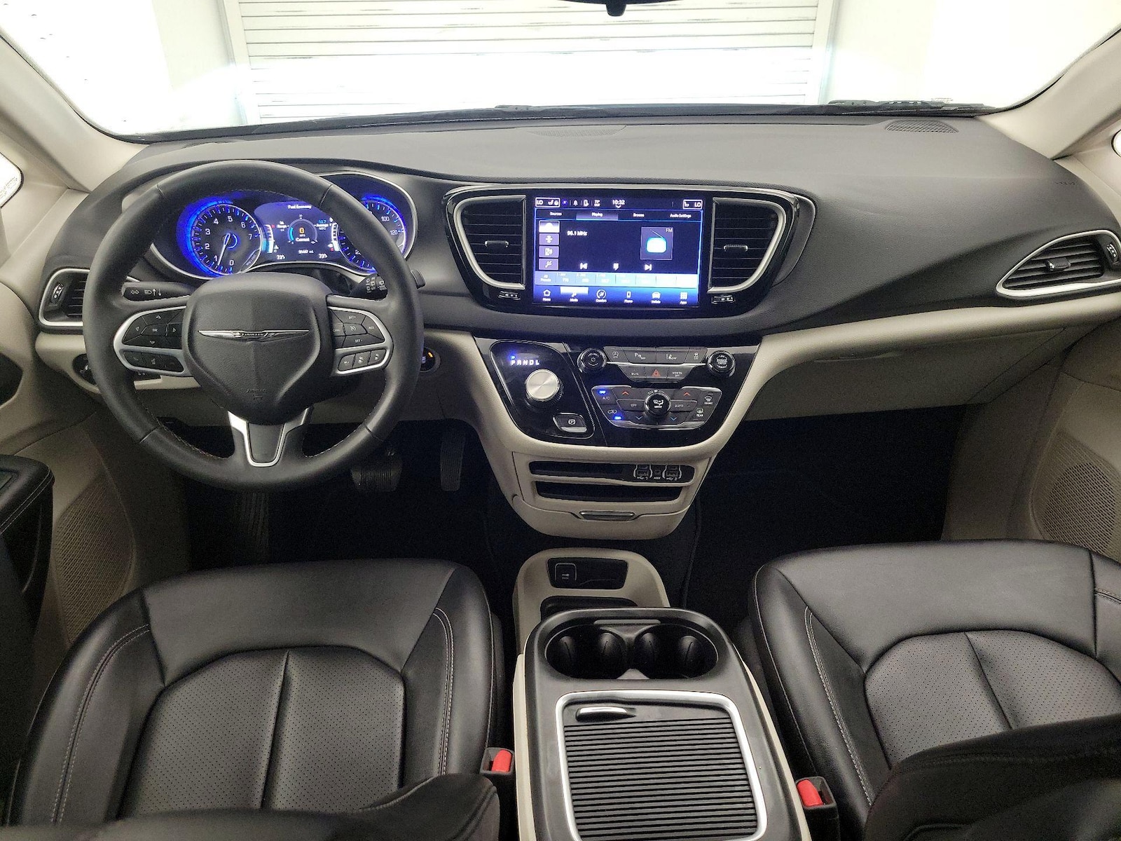 2024 Chrysler Pacifica Touring L - Photo 10