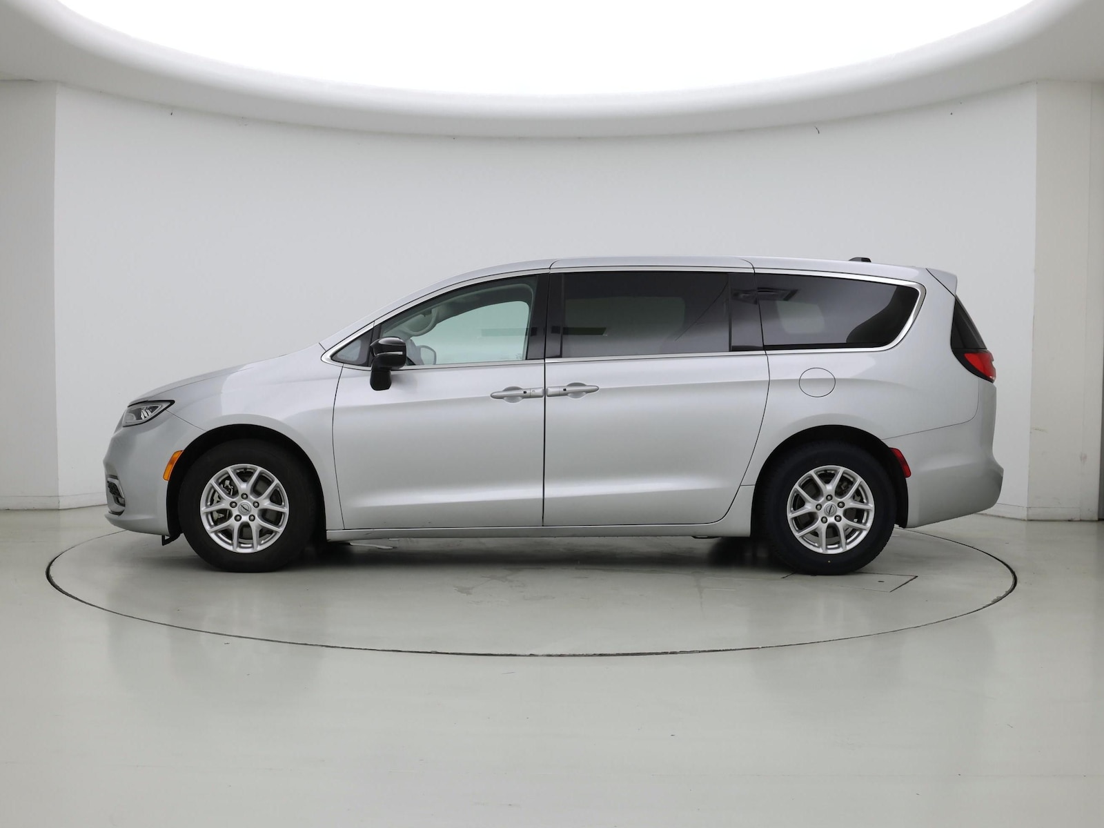 2024 Chrysler Pacifica Touring L - Photo 4