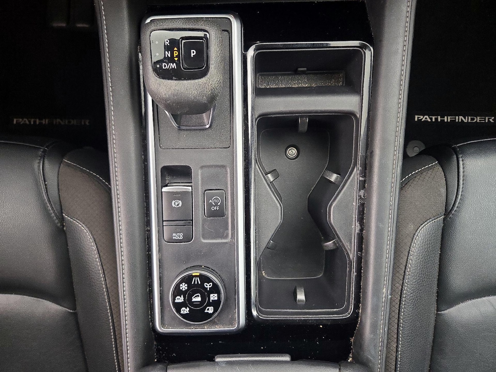 2024 Nissan Pathfinder SL - Photo 19
