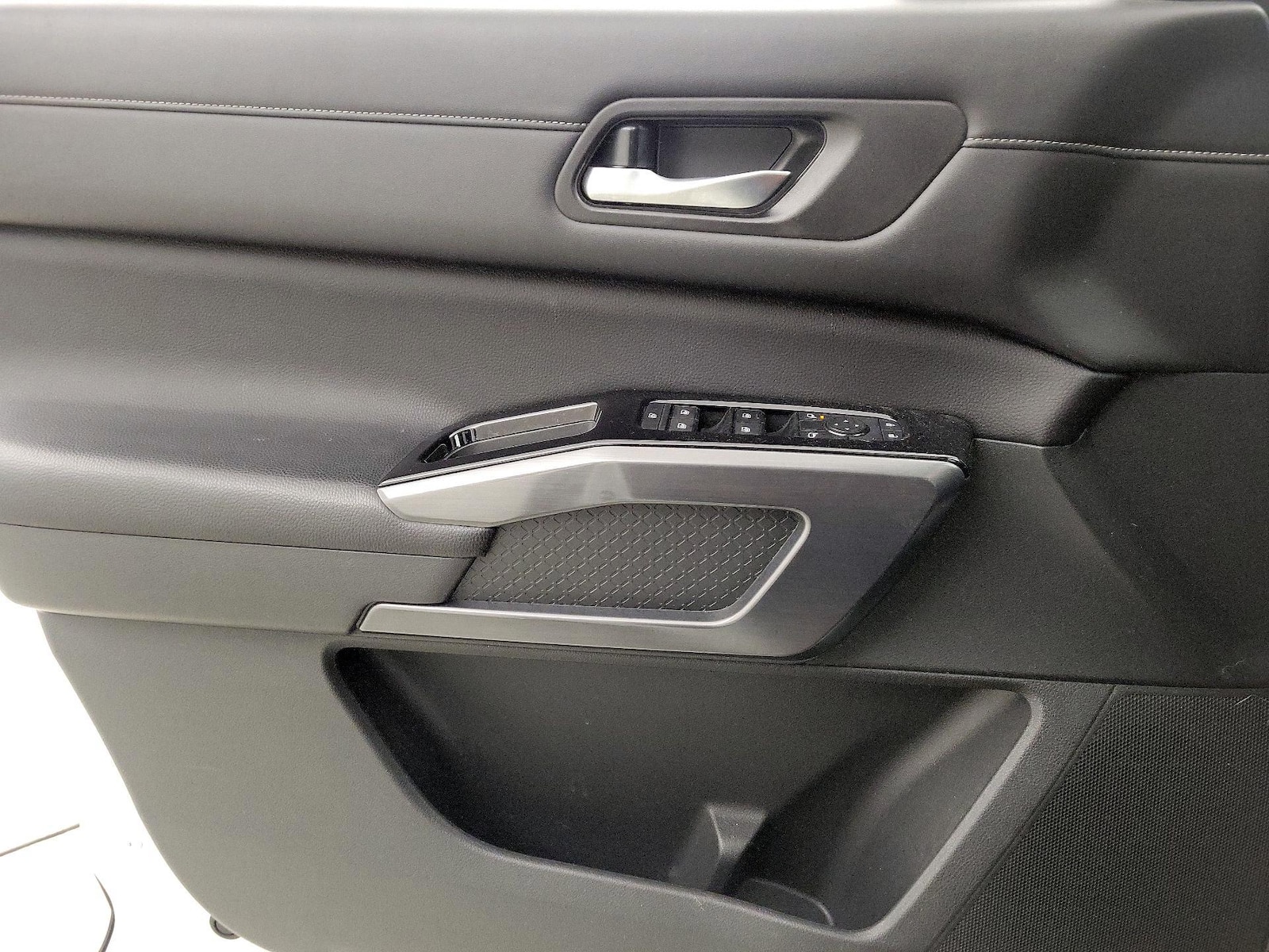 2024 Nissan Pathfinder SL - Photo 13