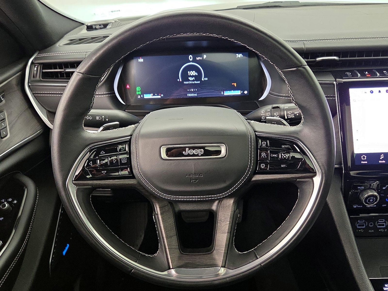 2022 Jeep Grand Cherokee Overland - Photo 11
