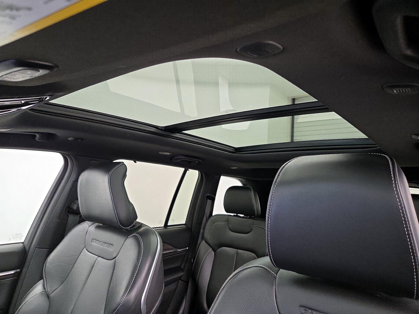 2022 Jeep Grand Cherokee Overland - Photo 21