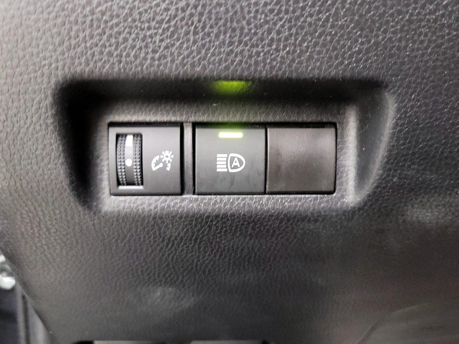 2025 Toyota RAV4 LE - Photo 14