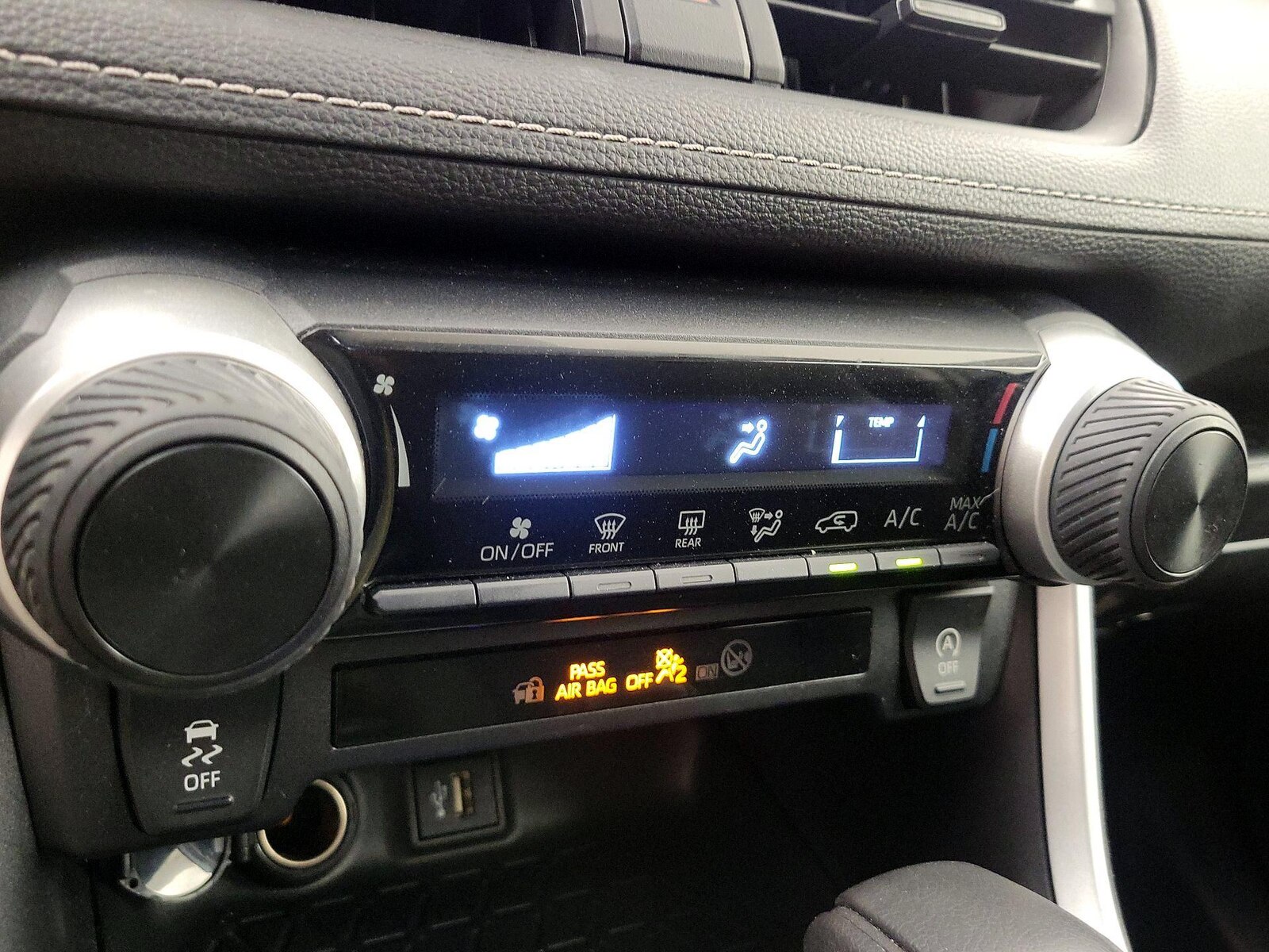 2025 Toyota RAV4 LE - Photo 17