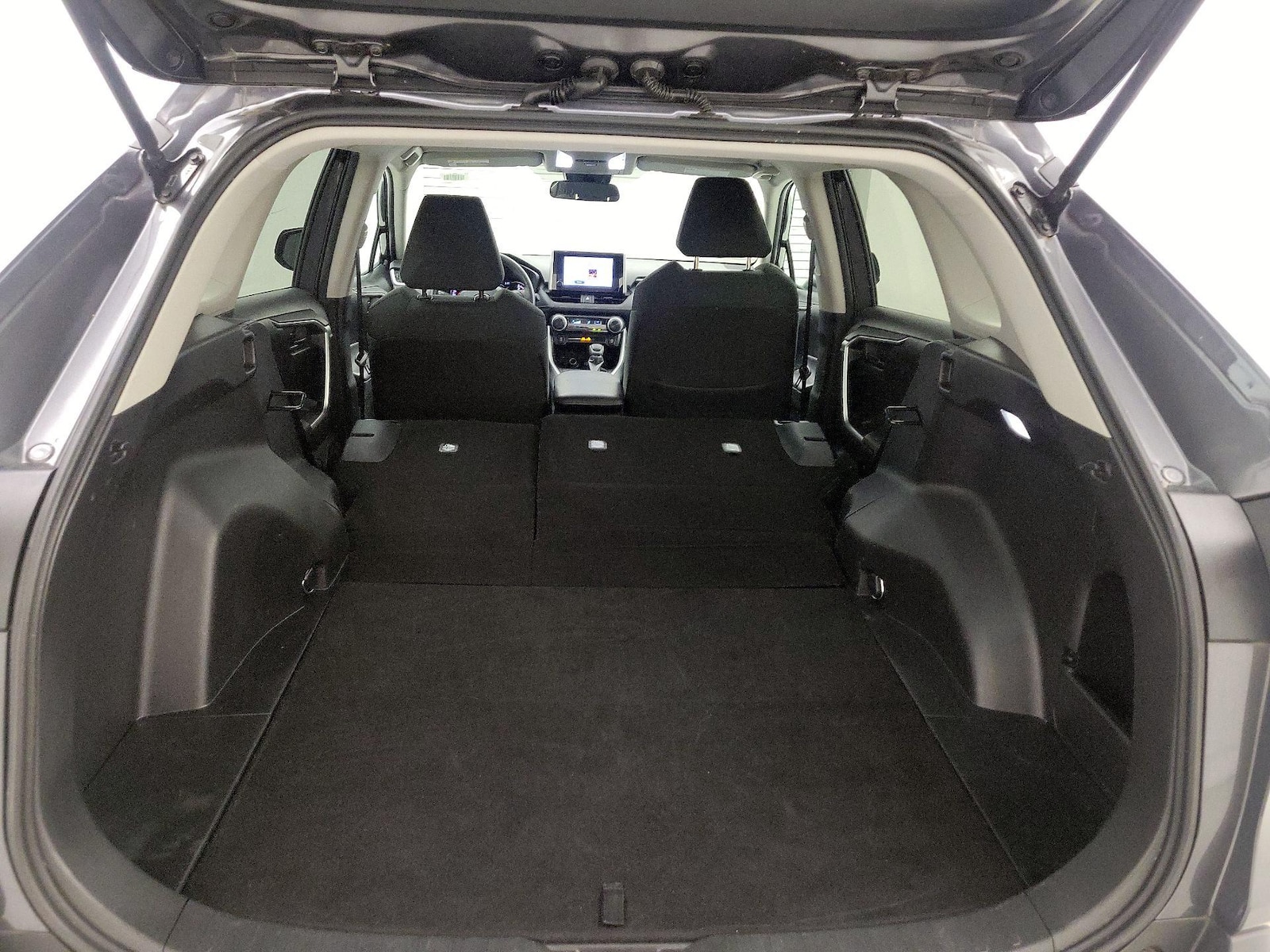 2025 Toyota RAV4 LE - Photo 22