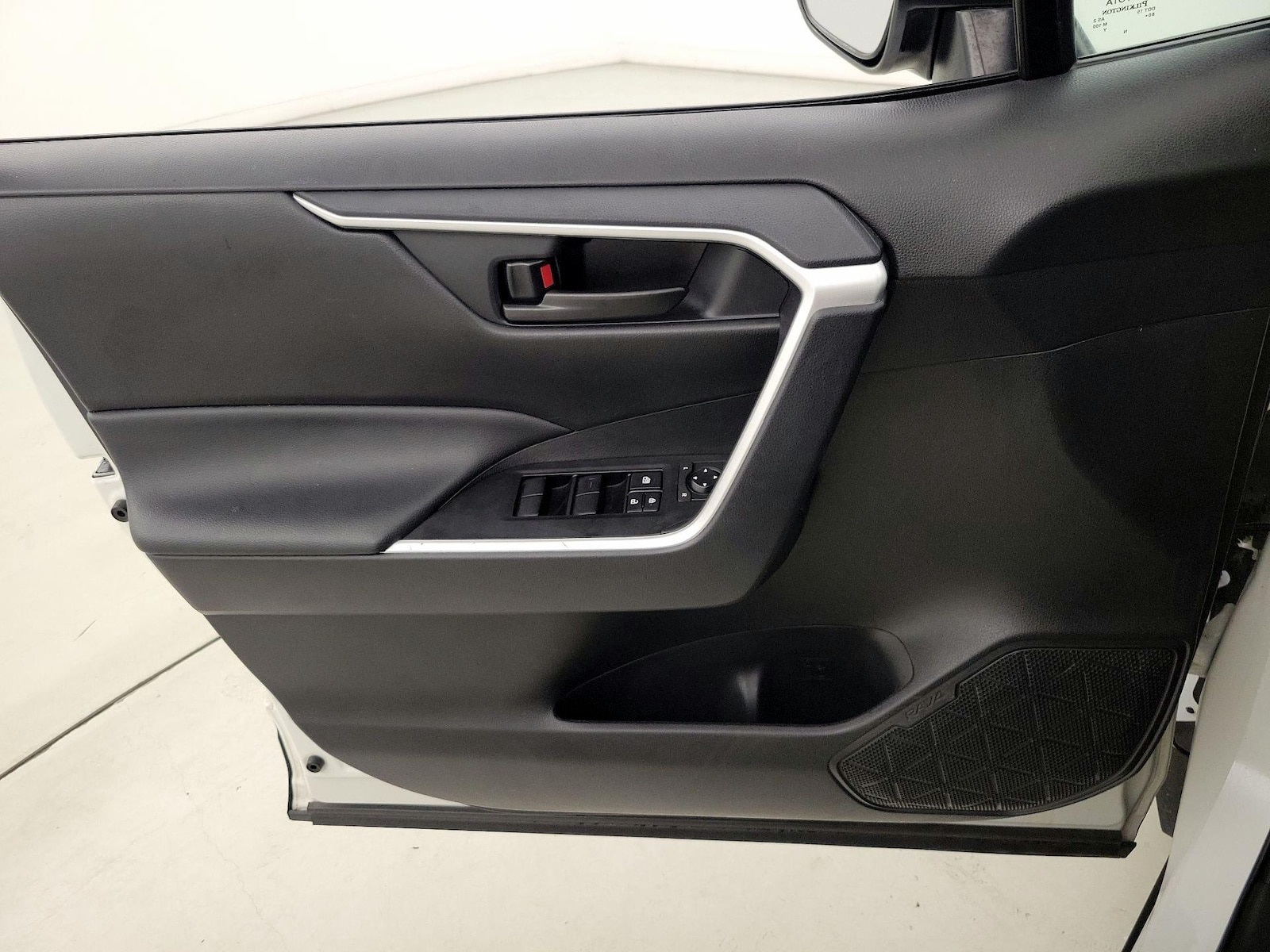 2025 Toyota RAV4 LE - Photo 13