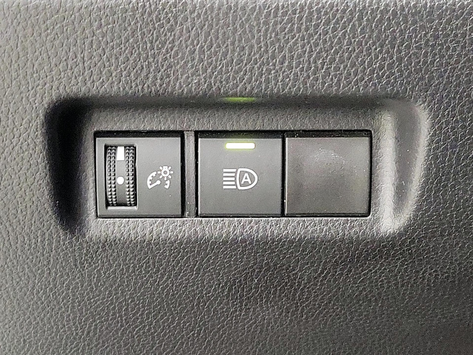 2025 Toyota RAV4 LE - Photo 14
