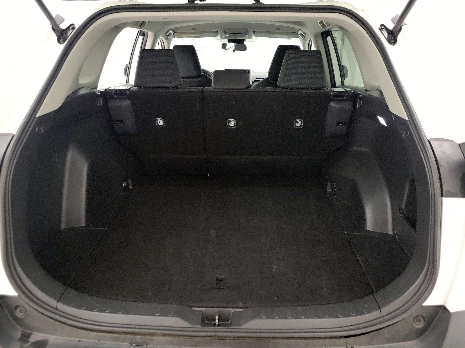 2025 Toyota RAV4 LE - Photo 21