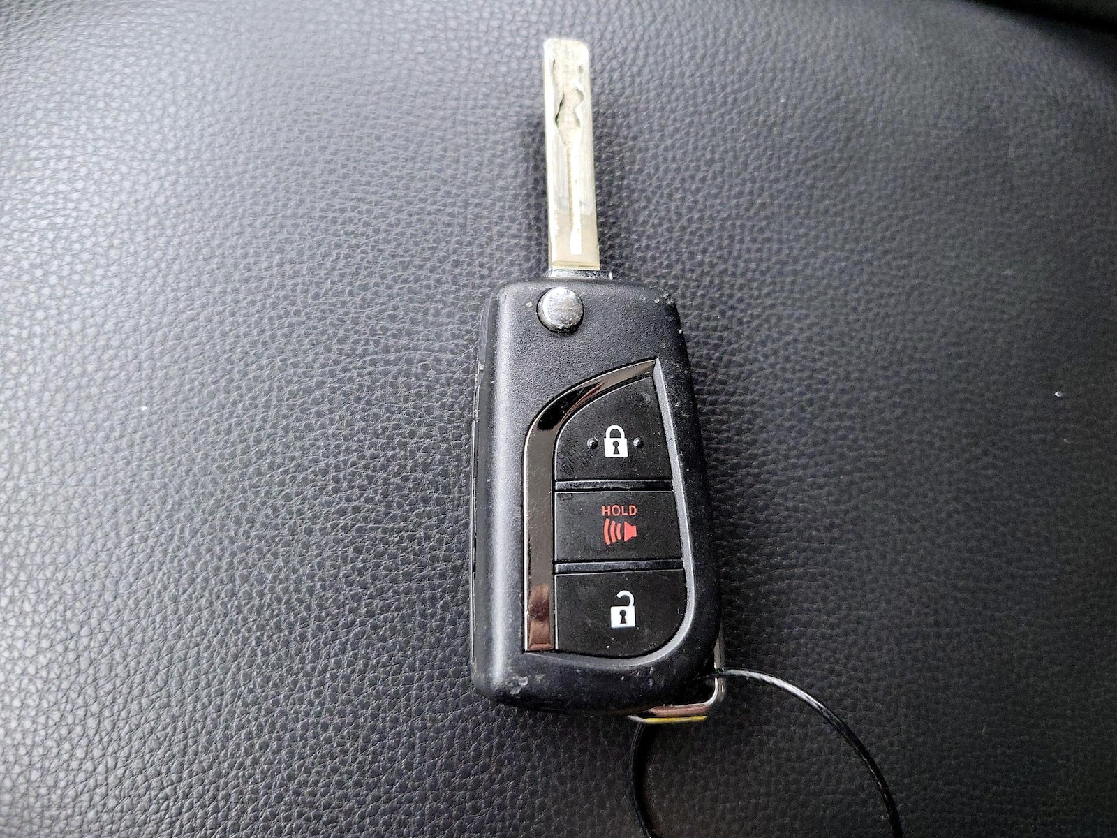 2025 Toyota RAV4 LE - Photo 23