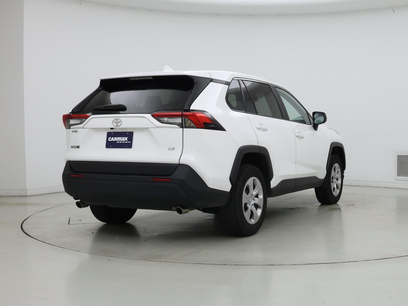 2025 Toyota RAV4 LE - Photo 9