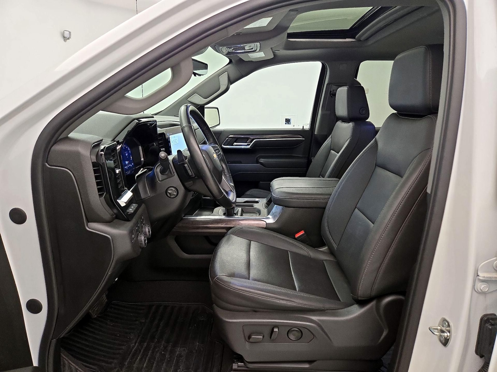 2023 Chevrolet Silverado 1500 LTZ - Photo 12