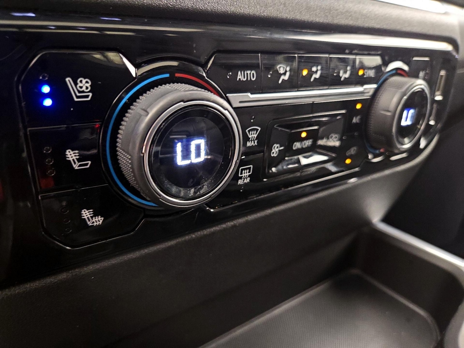 2023 Chevrolet Silverado 1500 LTZ - Photo 18