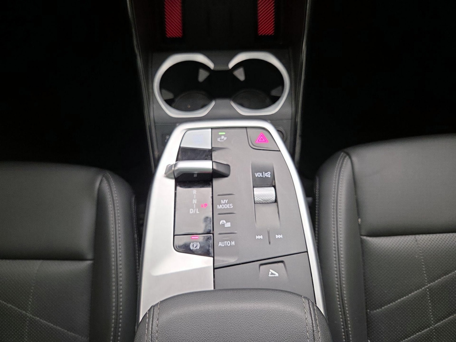 2025 BMW X2 28i - Photo 18