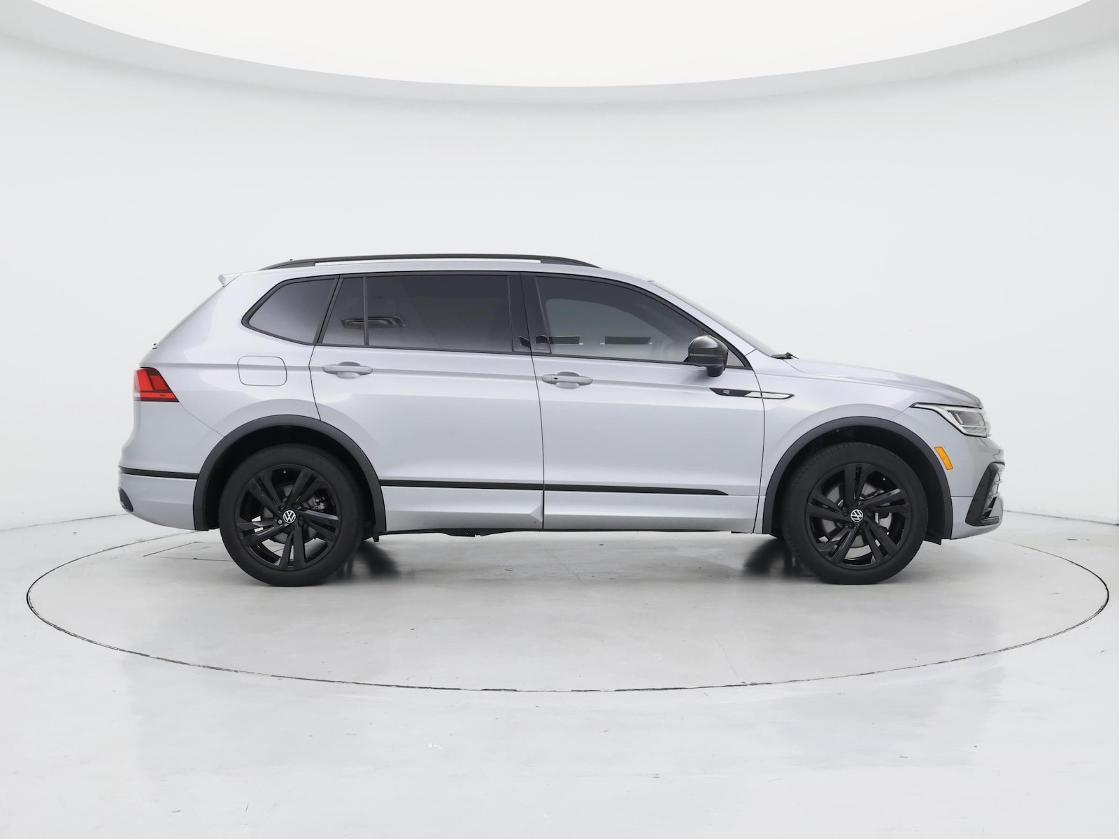 2023 Volkswagen Tiguan SE R-LINE BLACK - Photo 8