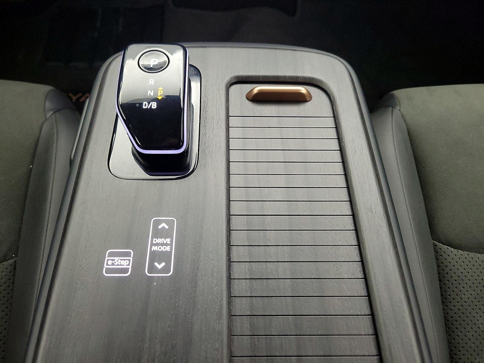 2024 Nissan ARIYA Engage+ - Photo 19