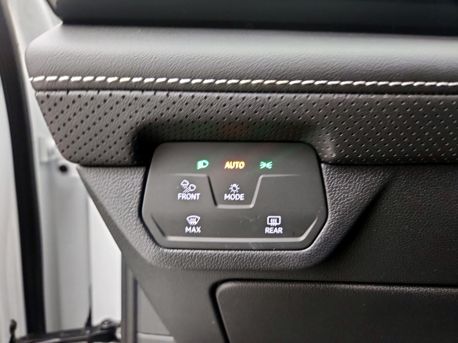 2026 Volkswagen Atlas SE w/Tech - Photo 14