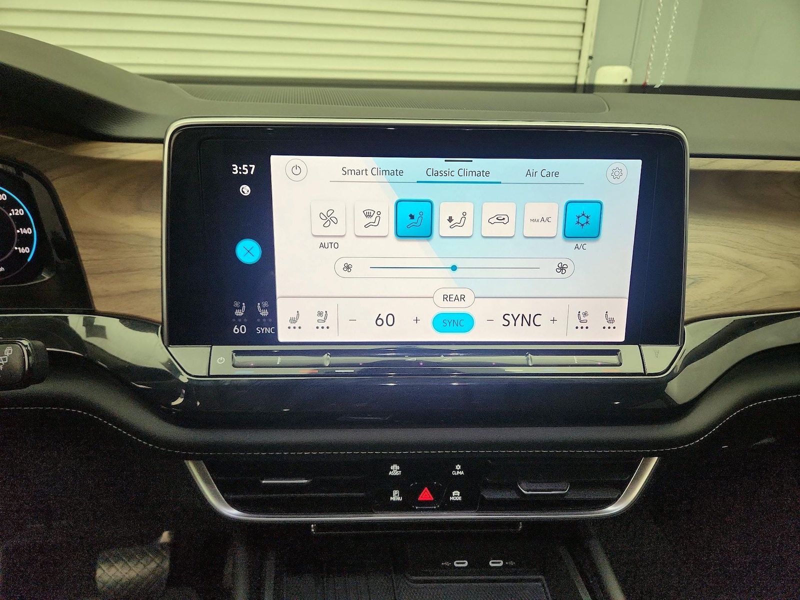 2026 Volkswagen Atlas SE w/Tech - Photo 17