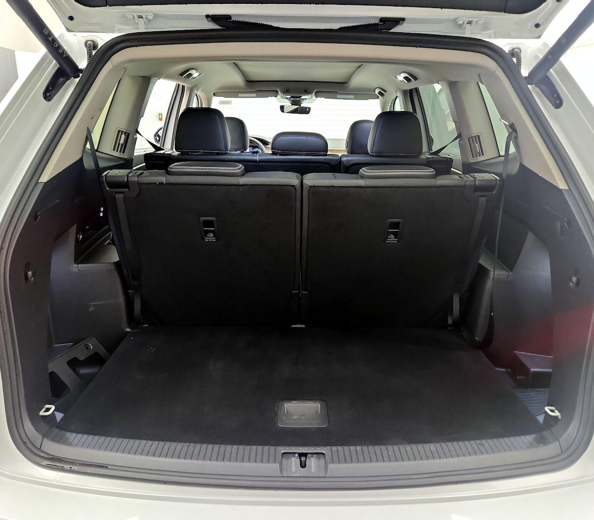 Trunk/Cargo (Seats Up)