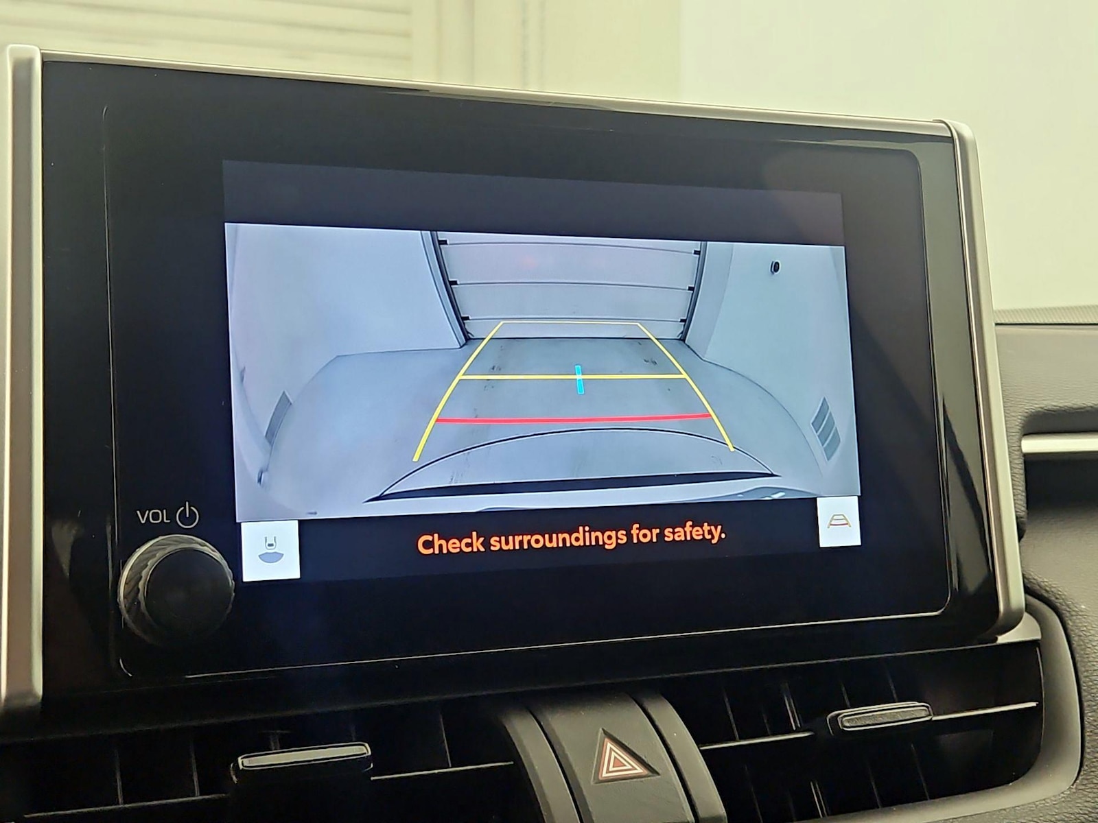 2025 Toyota RAV4 XLE - Photo 15