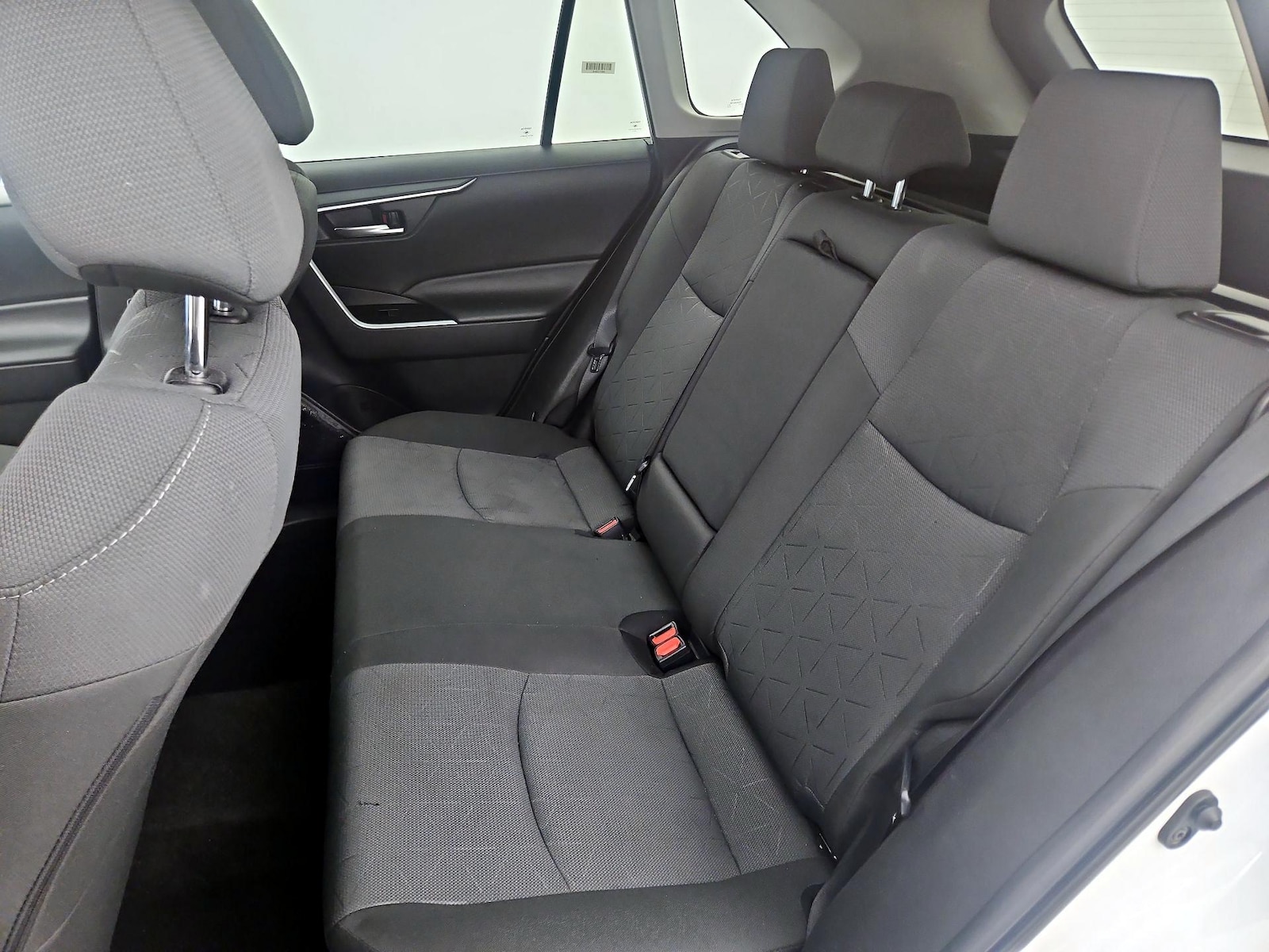 2025 Toyota RAV4 XLE - Photo 20