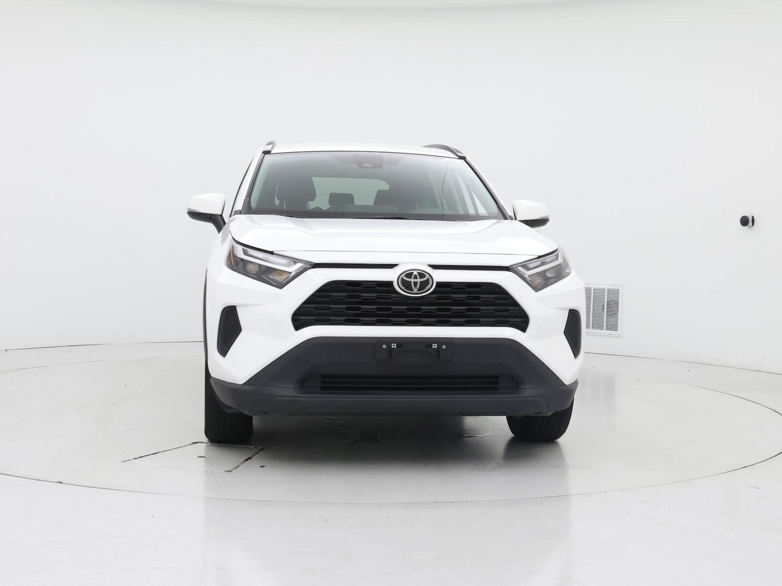 2025 Toyota RAV4 XLE - Photo 6