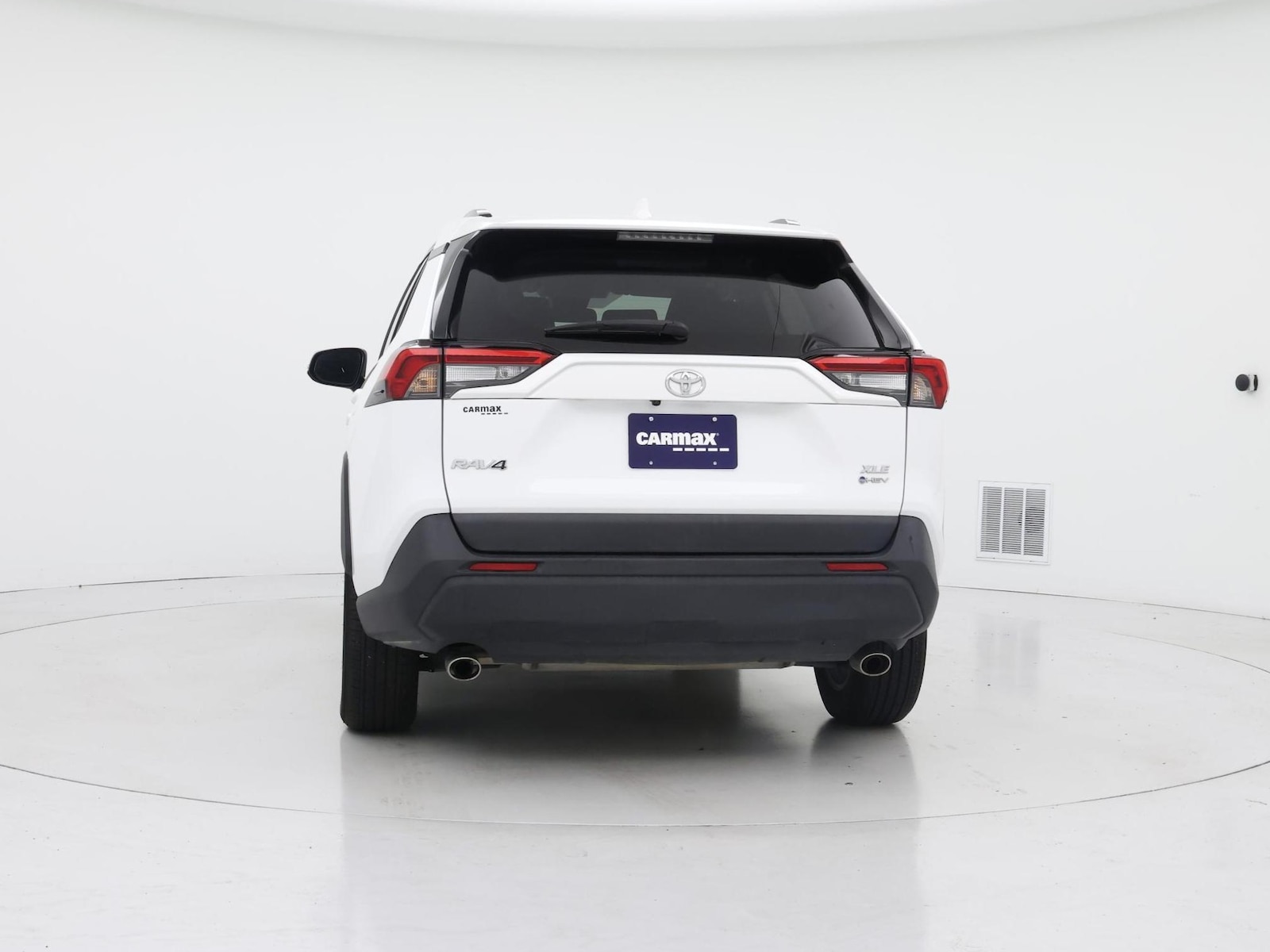 2025 Toyota RAV4 XLE - Photo 7