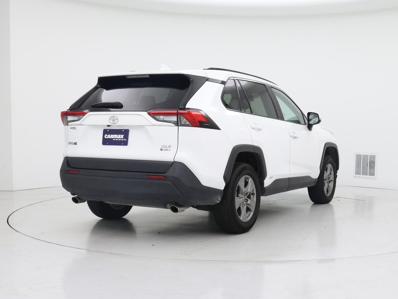 2025 Toyota RAV4 XLE - Photo 9