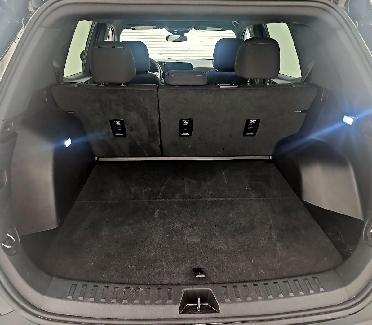 Trunk/Cargo (Seats Up)
