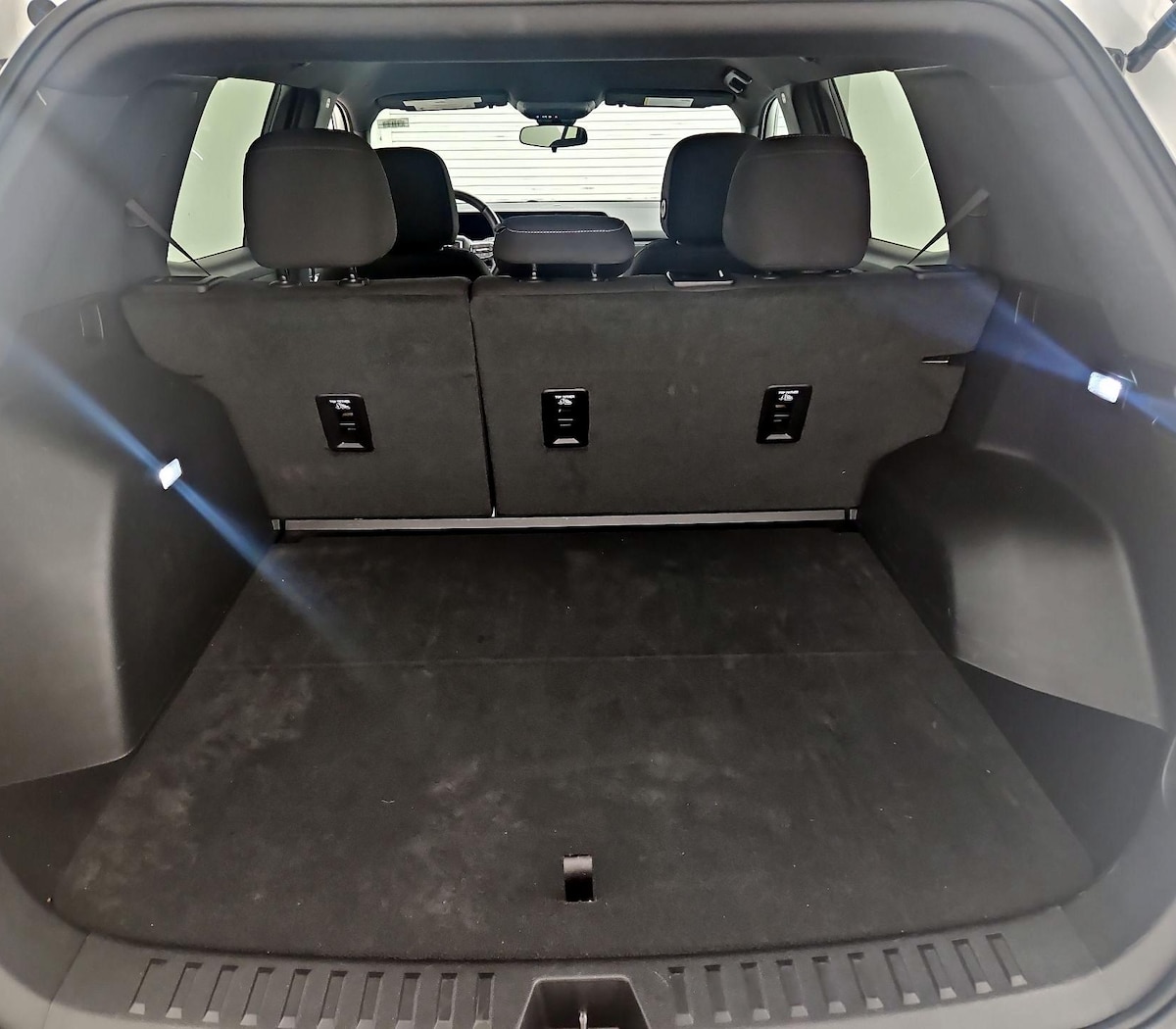 Trunk/Cargo (Seats Up)