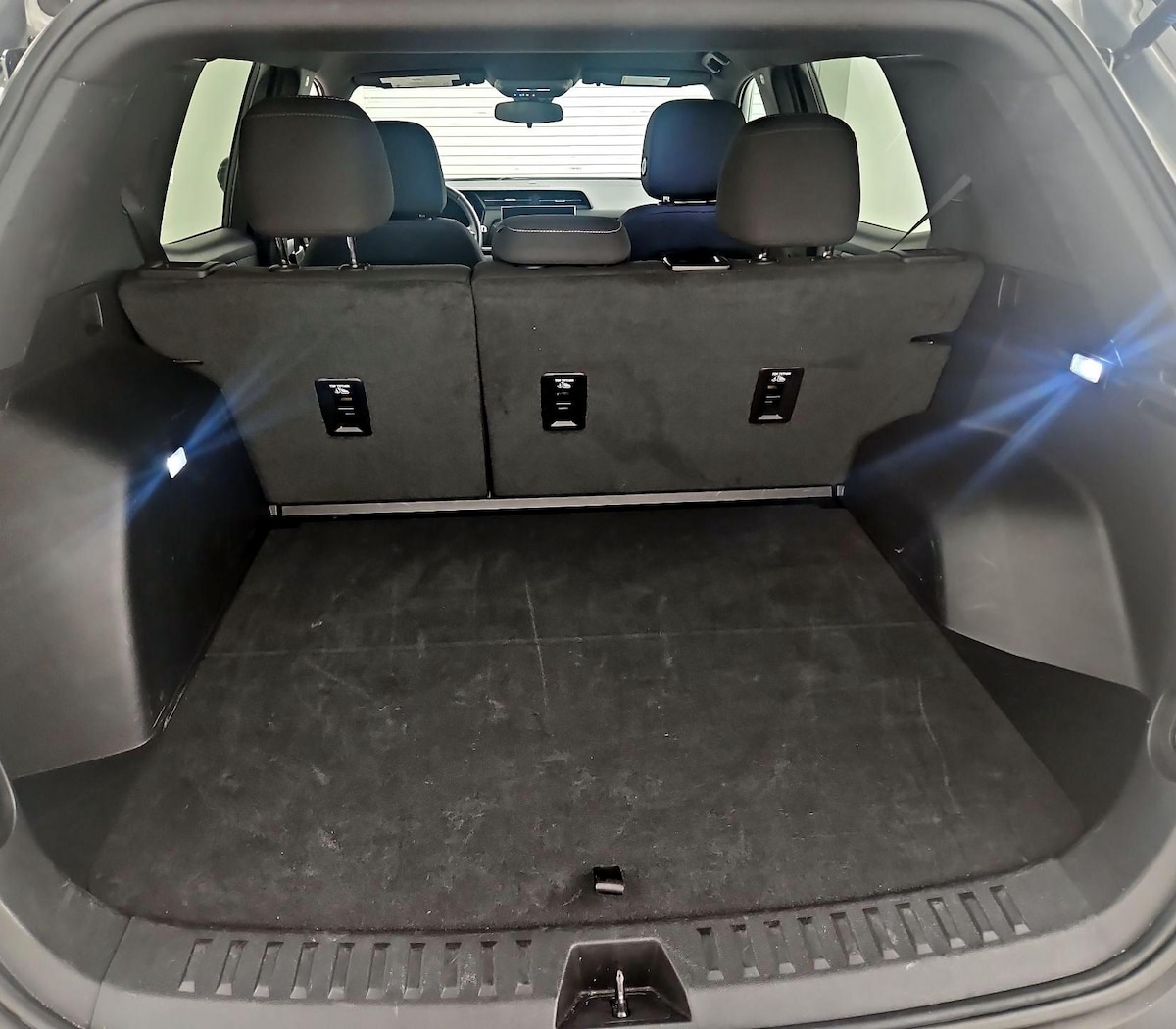 Trunk/Cargo (Seats Up)