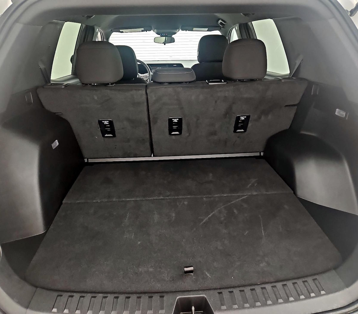 Trunk/Cargo (Seats Up)
