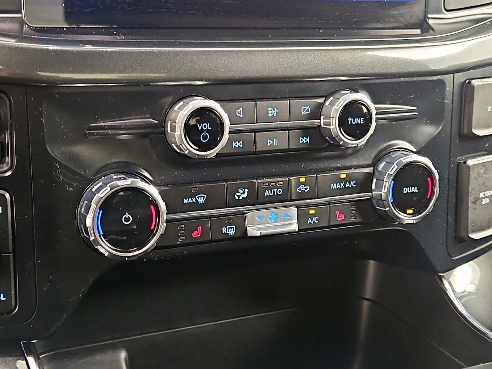 2023 Ford F-150 XLT - Photo 18