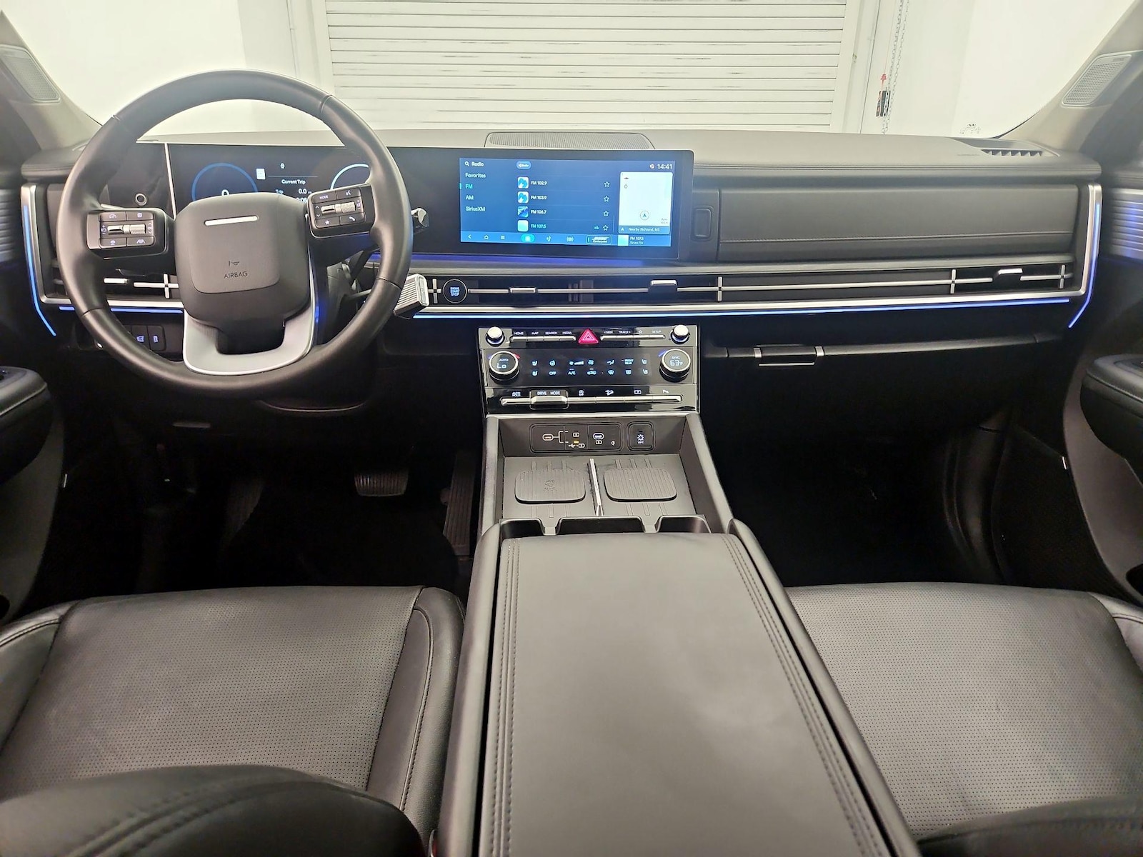 2025 Hyundai Santa Fe Limited - Photo 10