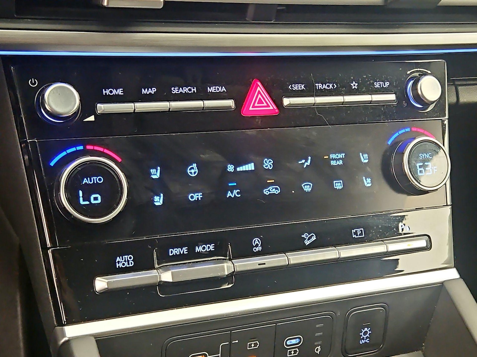2025 Hyundai Santa Fe Limited - Photo 17