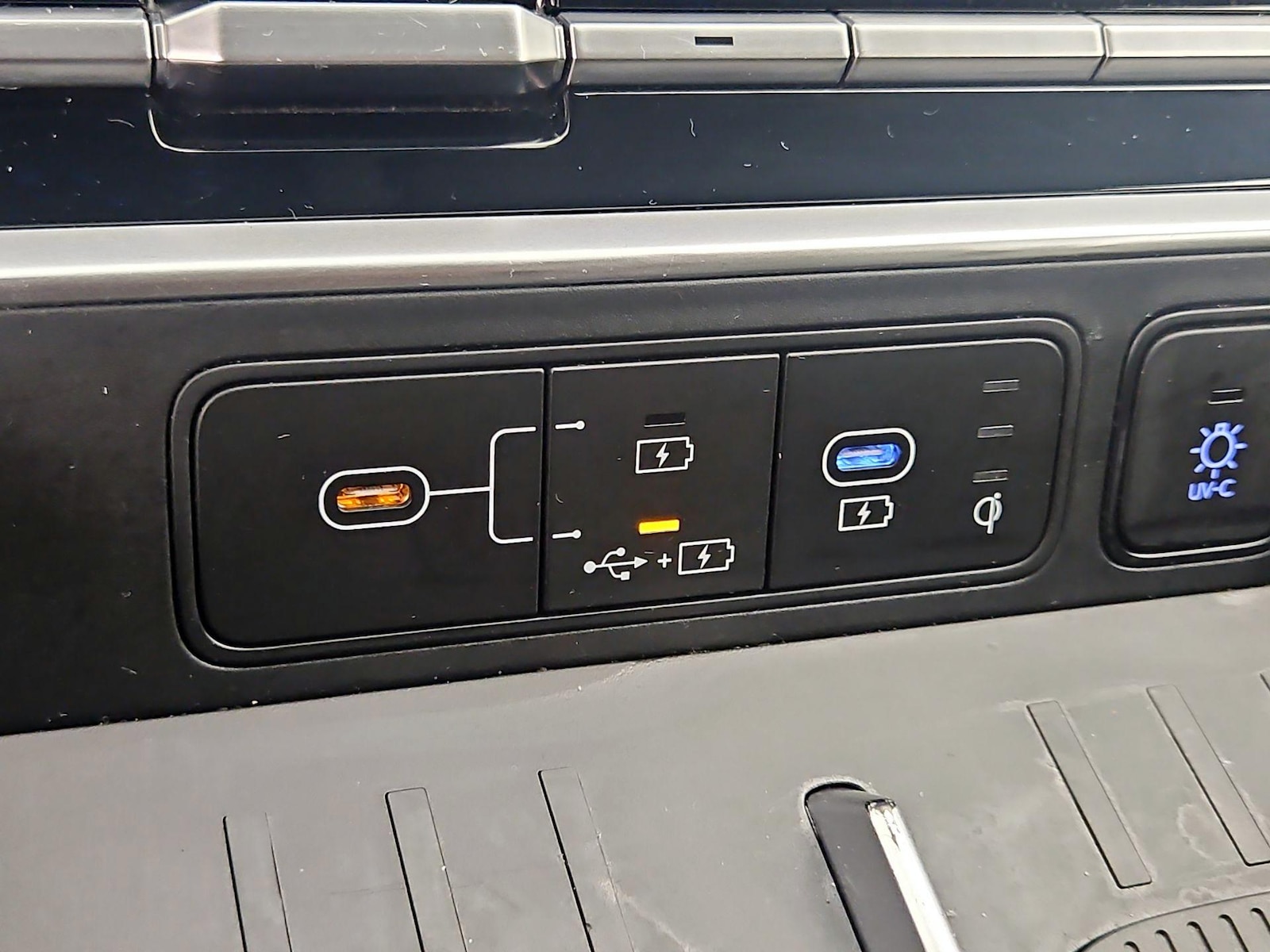 2025 Hyundai Santa Fe Limited - Photo 19