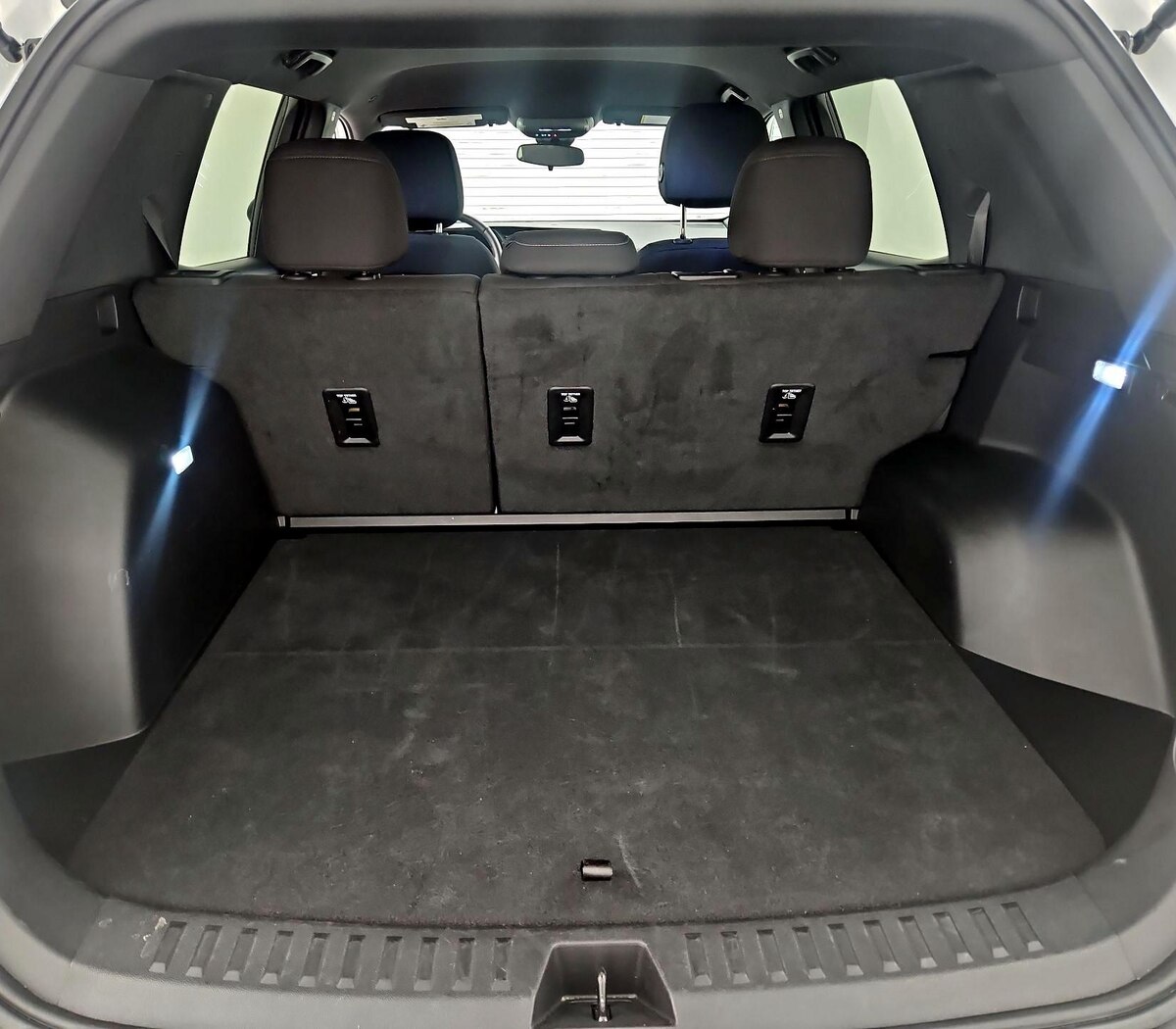 Trunk/Cargo (Seats Up)