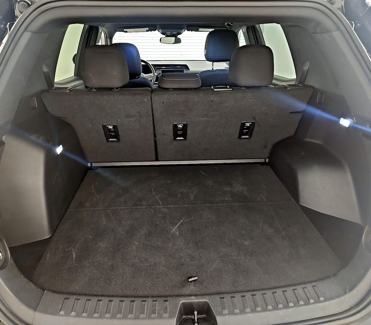 Trunk/Cargo (Seats Up)