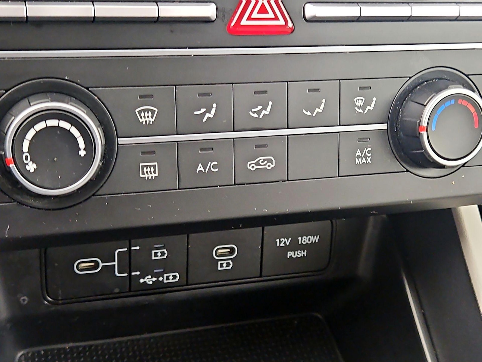 2025 Hyundai Tucson SE - Photo 17