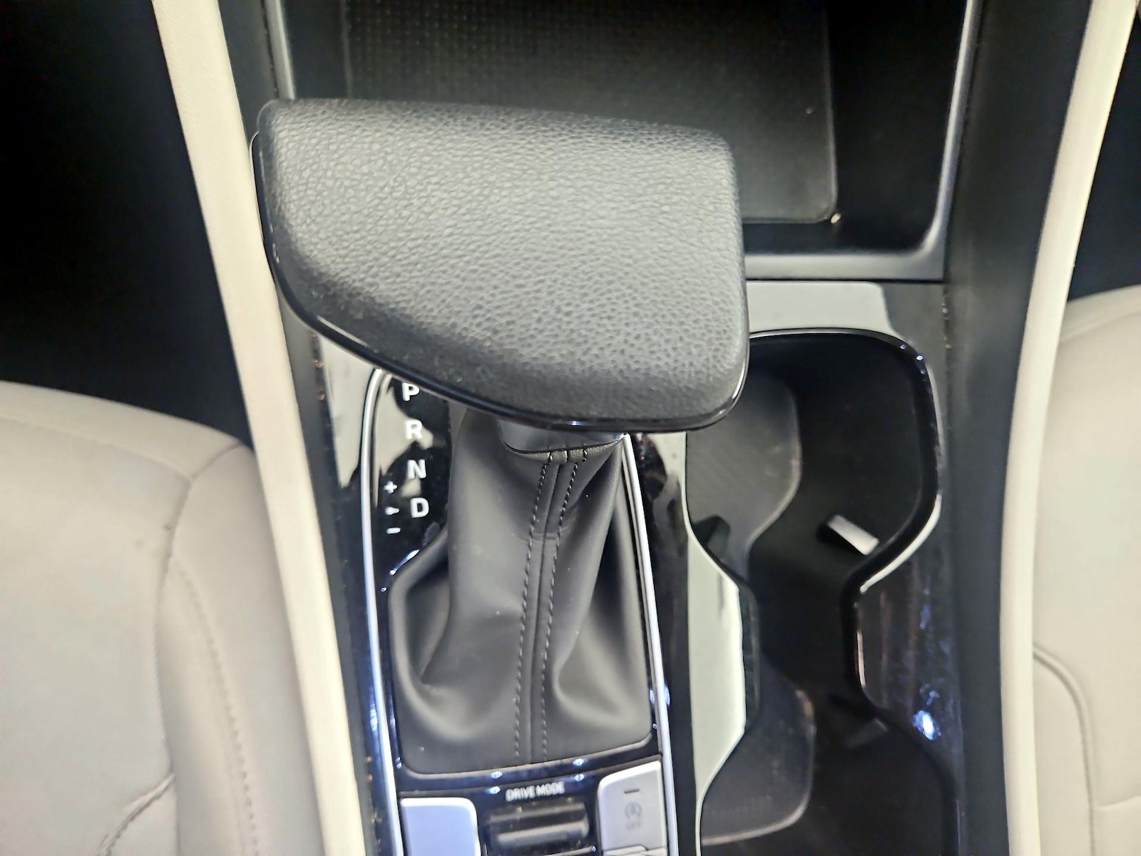 2025 Hyundai Tucson SE - Photo 18
