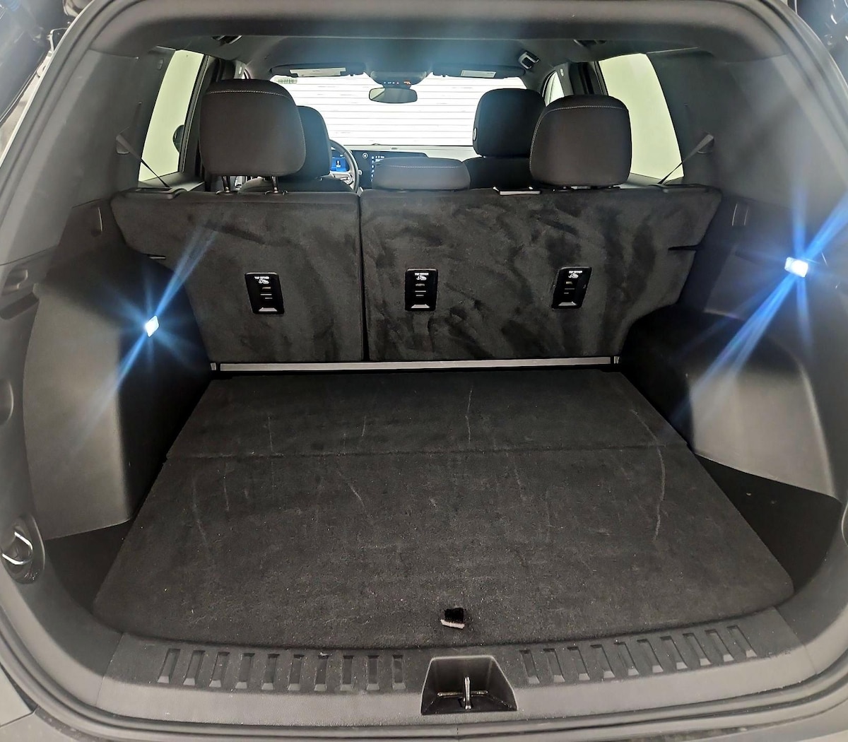 Trunk/Cargo (Seats Up)