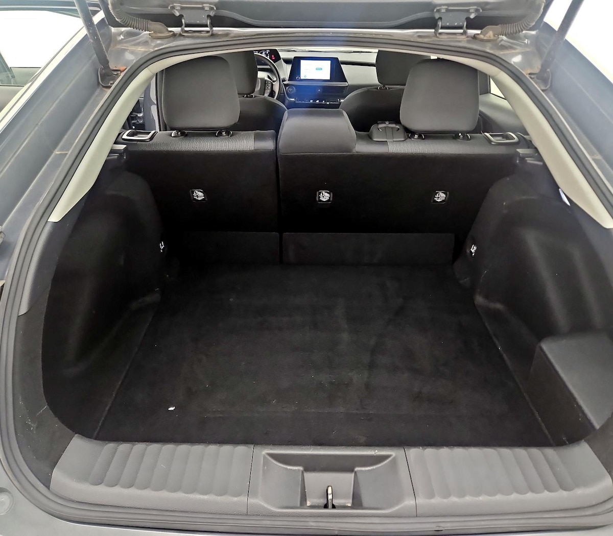 Trunk/Cargo (Seats Up)