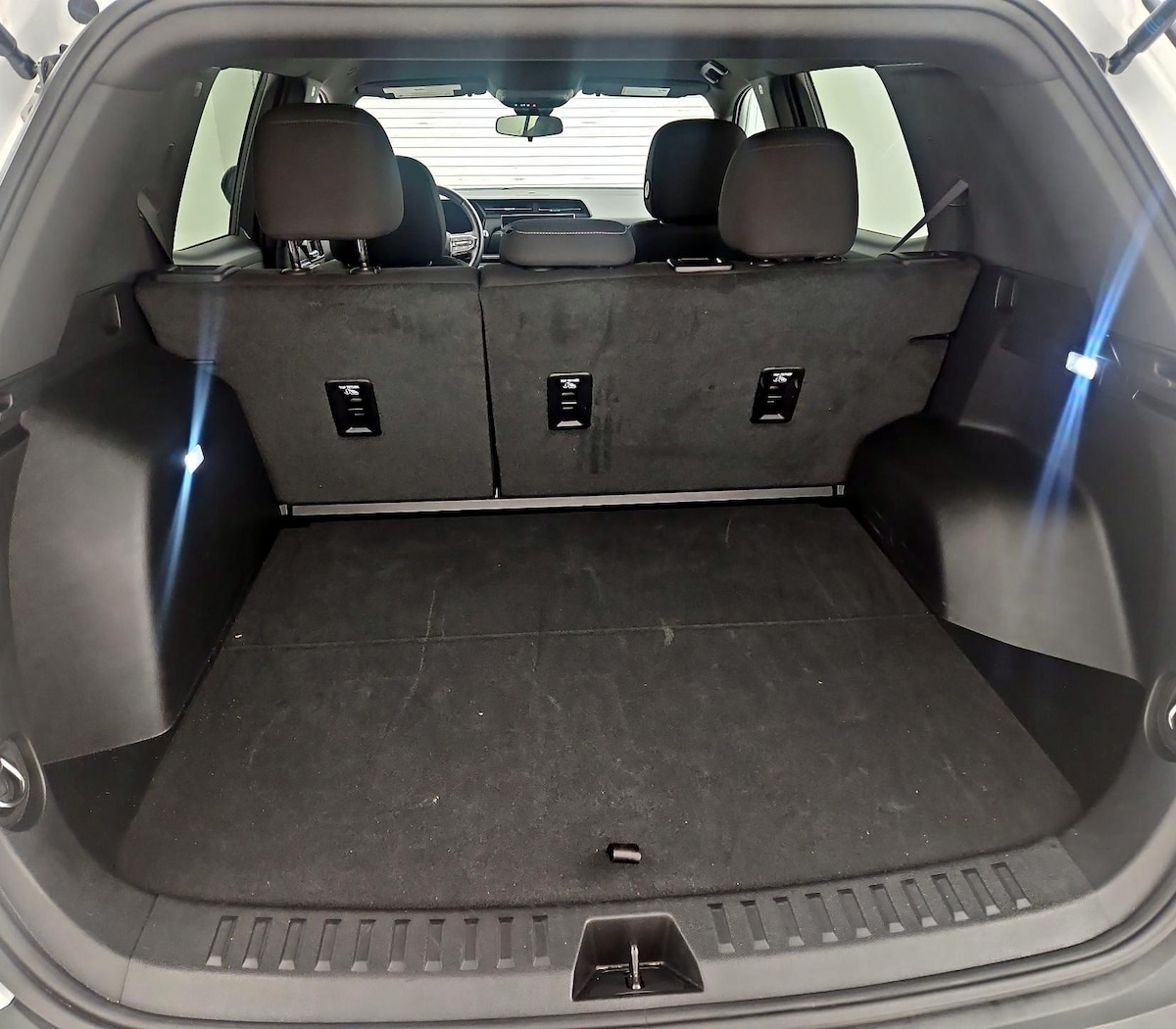 Trunk/Cargo (Seats Up)