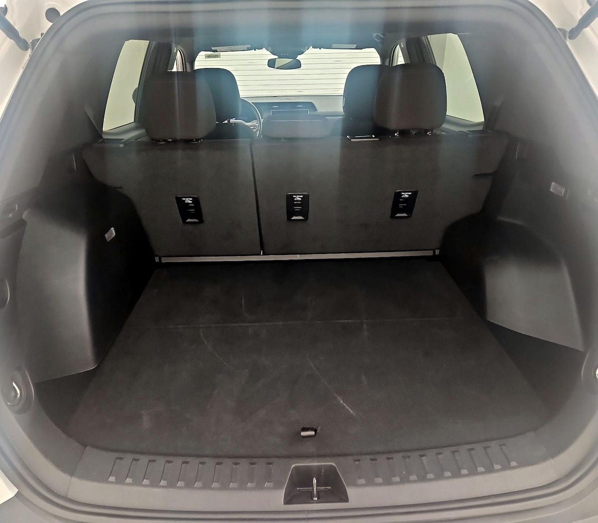 Trunk/Cargo (Seats Up)