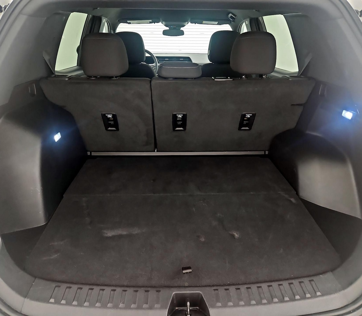 Trunk/Cargo (Seats Up)