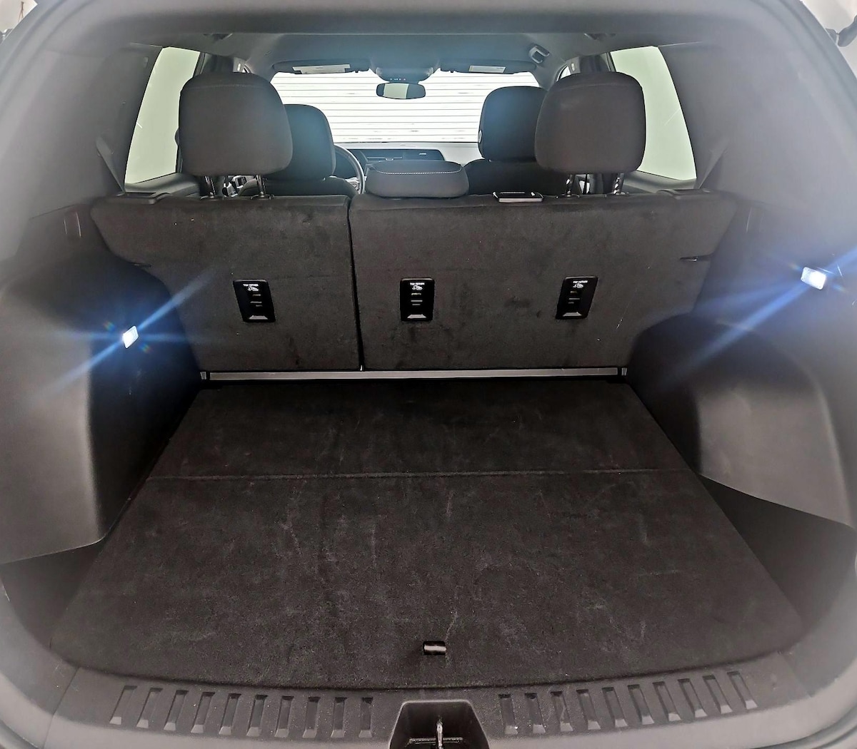 Trunk/Cargo (Seats Up)