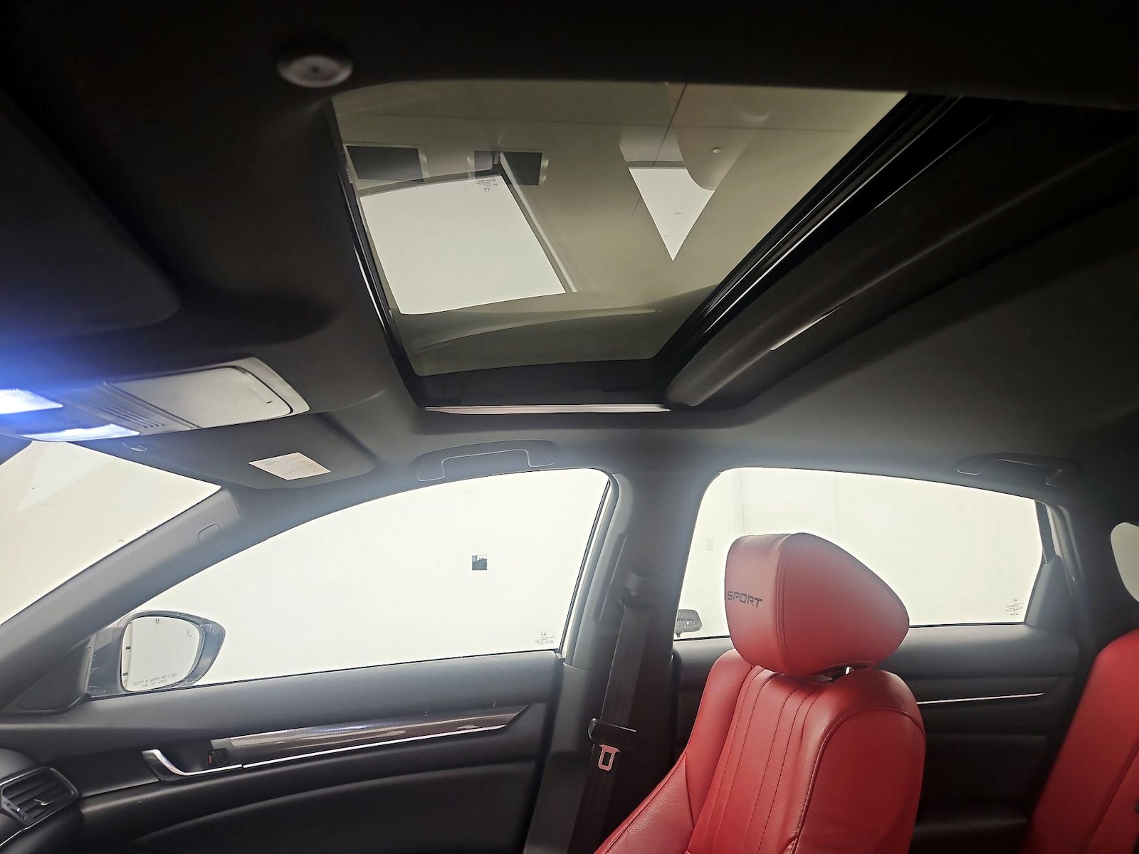 Sunroof(s) & Overhead Airbags